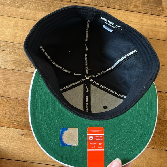 UW-Green Bay Nike True Flat-Brimmed Hat - Picture 5 of 7